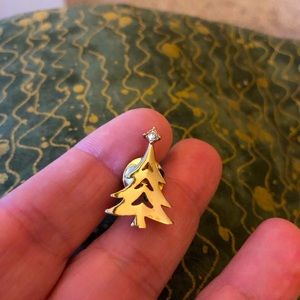 Avon Gold Tone Christmas Tree Tie Tack